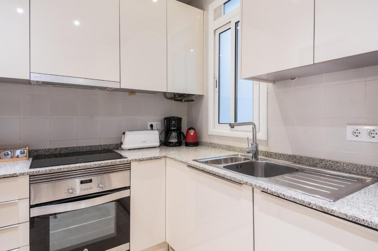 Spacious 3 Bed Apt In The Heart Of Sant Antoni Barcelona Zewnętrze zdjęcie